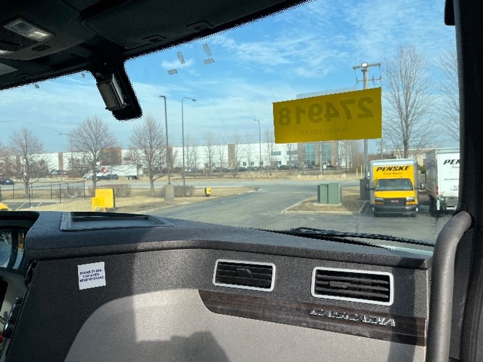 Day Cab Tractor-Heavy Duty Tractors-Freightliner-2019-T12664ST-Sturtevant-WI-577,937\n\t\tmiles-$ 39,000 - Image 13