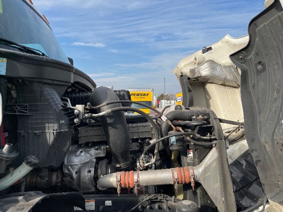 Day Cab Tractor-Heavy Duty Tractors-Freightliner-2019-T12664ST-Sturtevant-WI-577,937\n\t\tmiles-$ 39,000 - Image 16