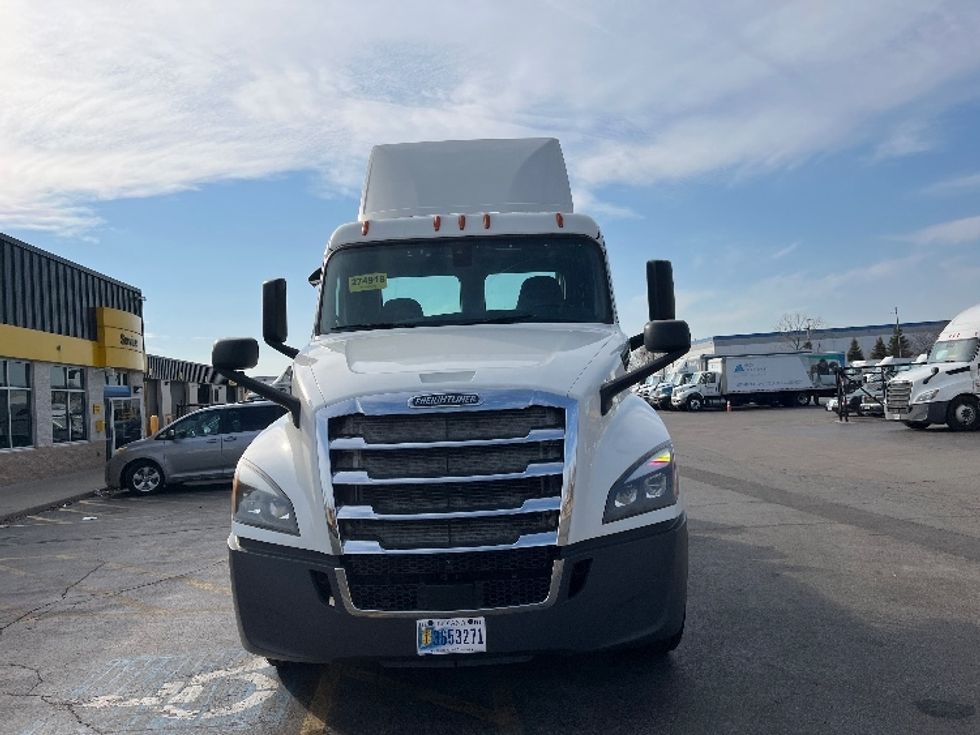 Day Cab Tractor-Heavy Duty Tractors-Freightliner-2019-T12664ST-Sturtevant-WI-577,937\n\t\tmiles-$ 39,000 - Image 2
