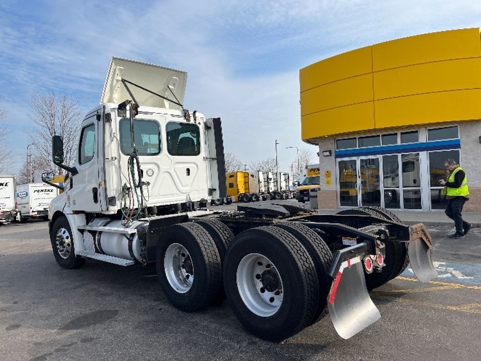 Day Cab Tractor-Heavy Duty Tractors-Freightliner-2019-T12664ST-Sturtevant-WI-577,937\n\t\tmiles-$ 39,000 - Image 5