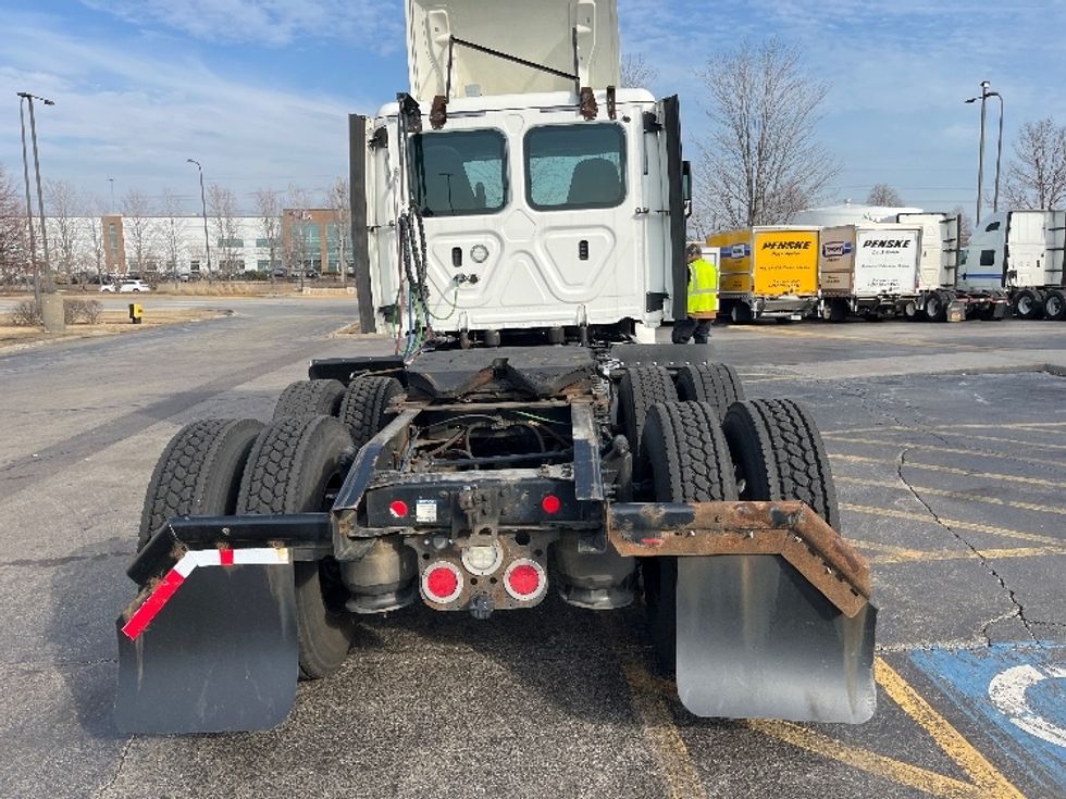 Day Cab Tractor-Heavy Duty Tractors-Freightliner-2019-T12664ST-Sturtevant-WI-577,937\n\t\tmiles-$ 39,000 - Image 6