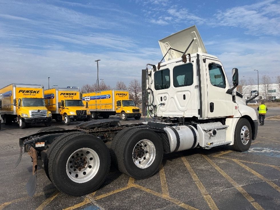 Day Cab Tractor-Heavy Duty Tractors-Freightliner-2019-T12664ST-Sturtevant-WI-577,937\n\t\tmiles-$ 39,000 - Image 7