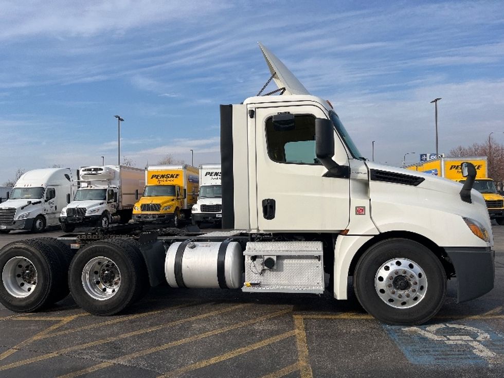 Day Cab Tractor-Heavy Duty Tractors-Freightliner-2019-T12664ST-Sturtevant-WI-577,937\n\t\tmiles-$ 39,000 - Image 8