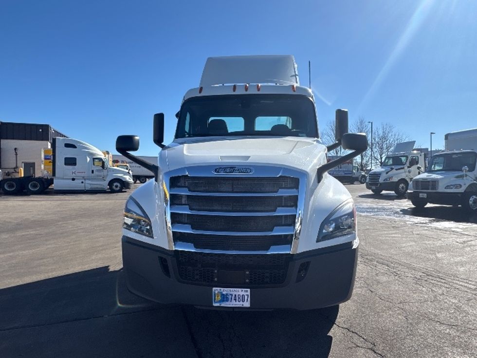 Day Cab Tractor-Heavy Duty Tractors-Freightliner-2019-T12664ST-Sturtevant-WI-633,962\n\t\tmiles-$ 33,750 - Image 1