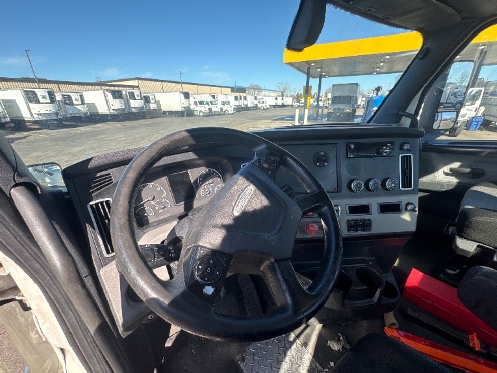 Day Cab Tractor-Heavy Duty Tractors-Freightliner-2019-T12664ST-Sturtevant-WI-633,962\n\t\tmiles-$ 33,750 - Image 10