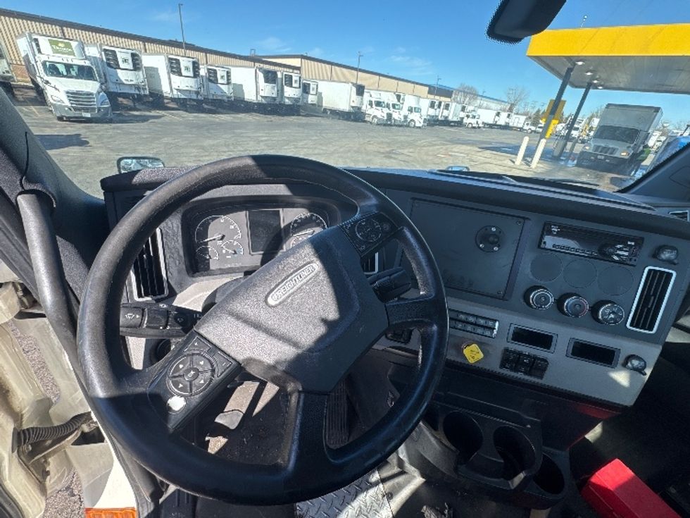 Day Cab Tractor-Heavy Duty Tractors-Freightliner-2019-T12664ST-Sturtevant-WI-633,962\n\t\tmiles-$ 33,750 - Image 11