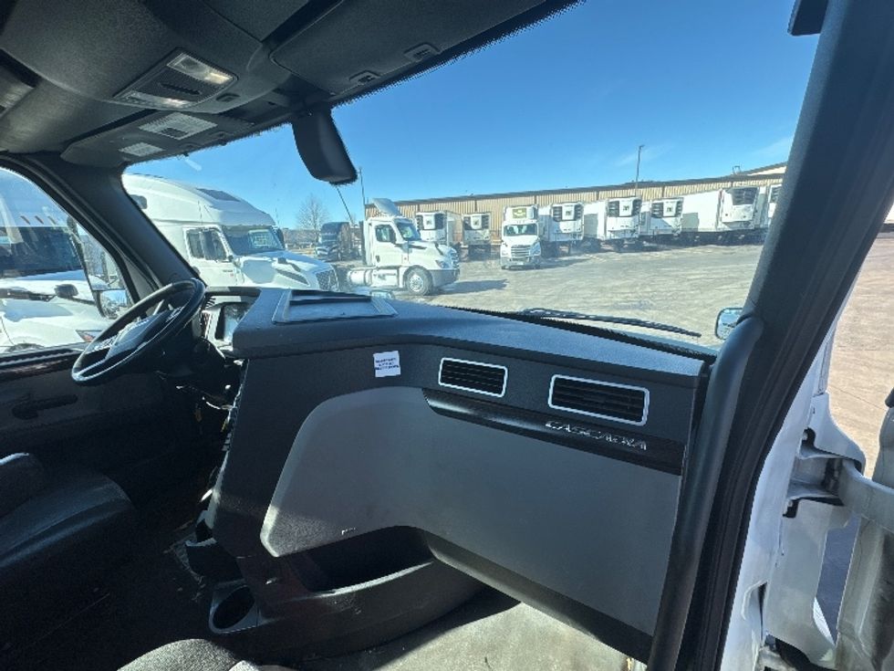 Day Cab Tractor-Heavy Duty Tractors-Freightliner-2019-T12664ST-Sturtevant-WI-633,962\n\t\tmiles-$ 33,750 - Image 13