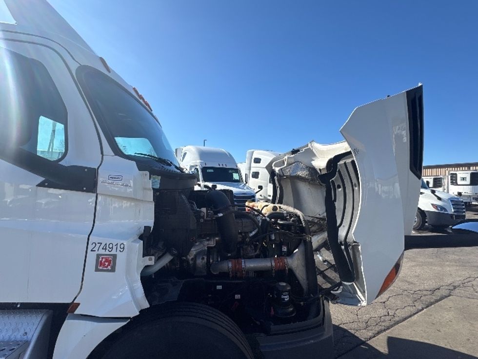 Day Cab Tractor-Heavy Duty Tractors-Freightliner-2019-T12664ST-Sturtevant-WI-633,962\n\t\tmiles-$ 33,750 - Image 15