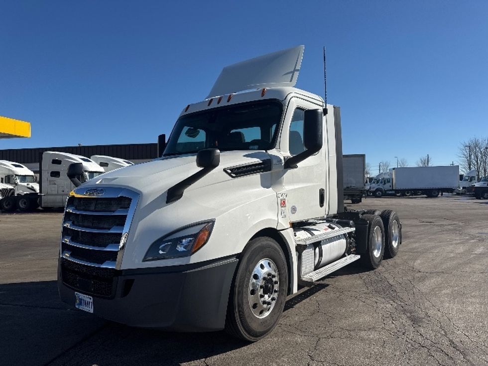 Day Cab Tractor-Heavy Duty Tractors-Freightliner-2019-T12664ST-Sturtevant-WI-633,962\n\t\tmiles-$ 33,750 - Image 2
