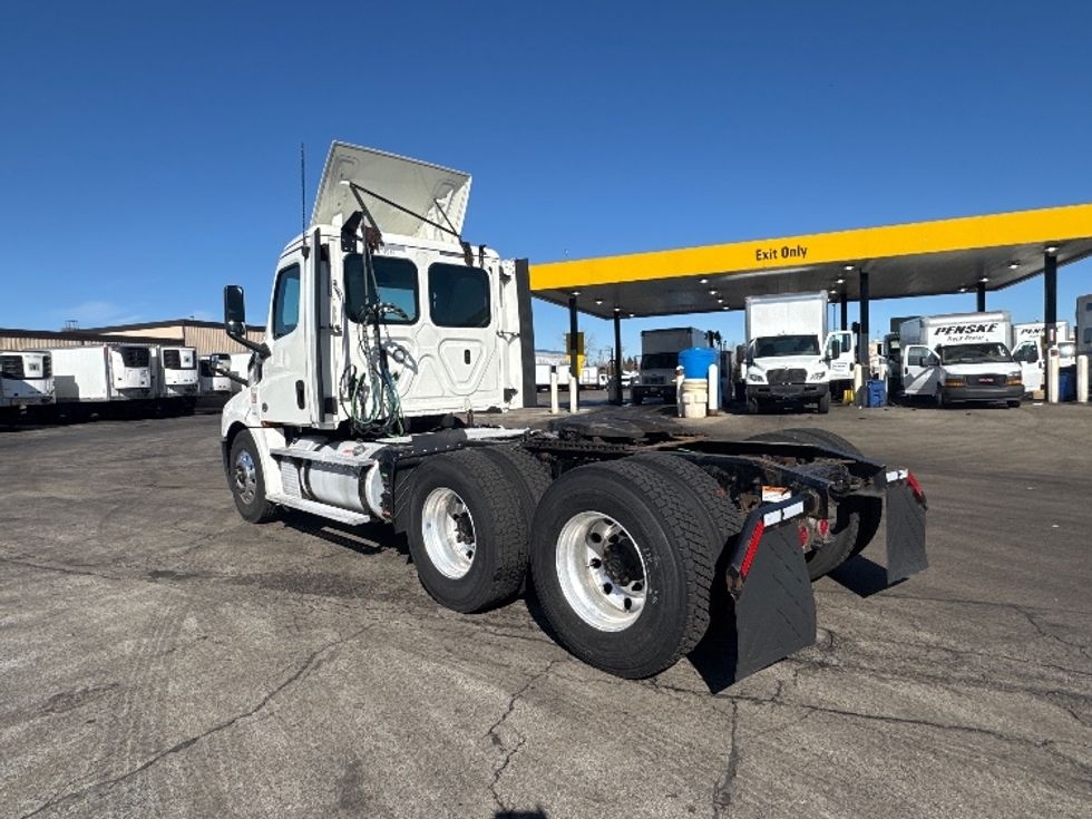 Day Cab Tractor-Heavy Duty Tractors-Freightliner-2019-T12664ST-Sturtevant-WI-633,962\n\t\tmiles-$ 33,750 - Image 4