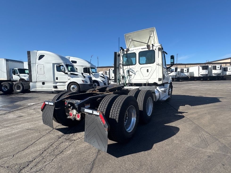 Day Cab Tractor-Heavy Duty Tractors-Freightliner-2019-T12664ST-Sturtevant-WI-633,962\n\t\tmiles-$ 33,750 - Image 6