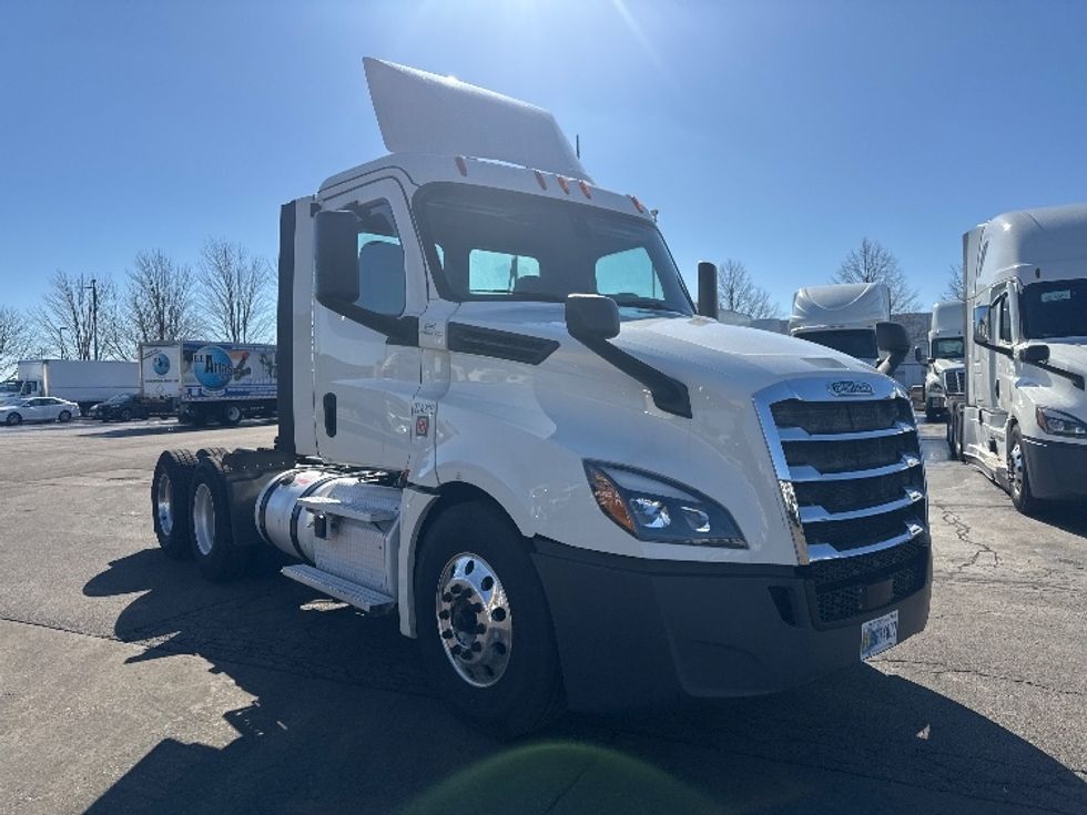 Day Cab Tractor-Heavy Duty Tractors-Freightliner-2019-T12664ST-Sturtevant-WI-633,962\n\t\tmiles-$ 33,750 - Image 8