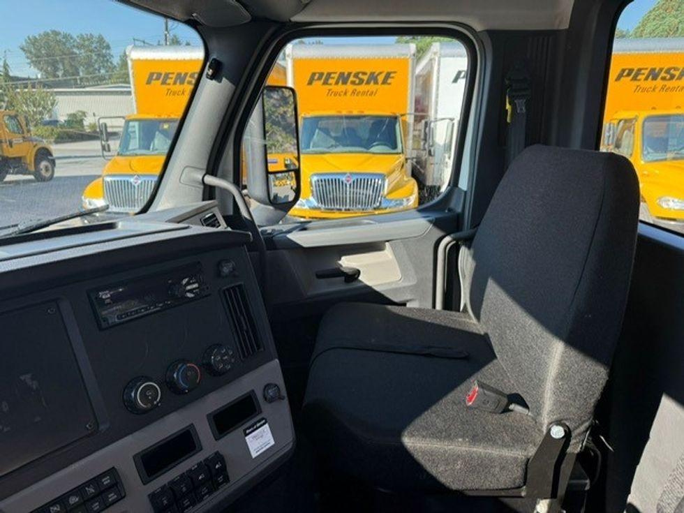 Day Cab Tractor-Heavy Duty Tractors-Freightliner-2019-T12664ST-Surrey-BC-319,582\n\t\tkm-$ 77,000 - Image 10