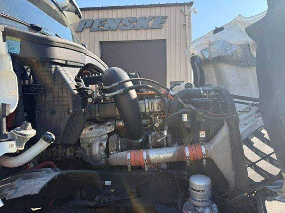 Day Cab Tractor-Heavy Duty Tractors-Freightliner-2019-T12664ST-Surrey-BC-319,582\n\t\tkm-$ 77,000 - Image 14