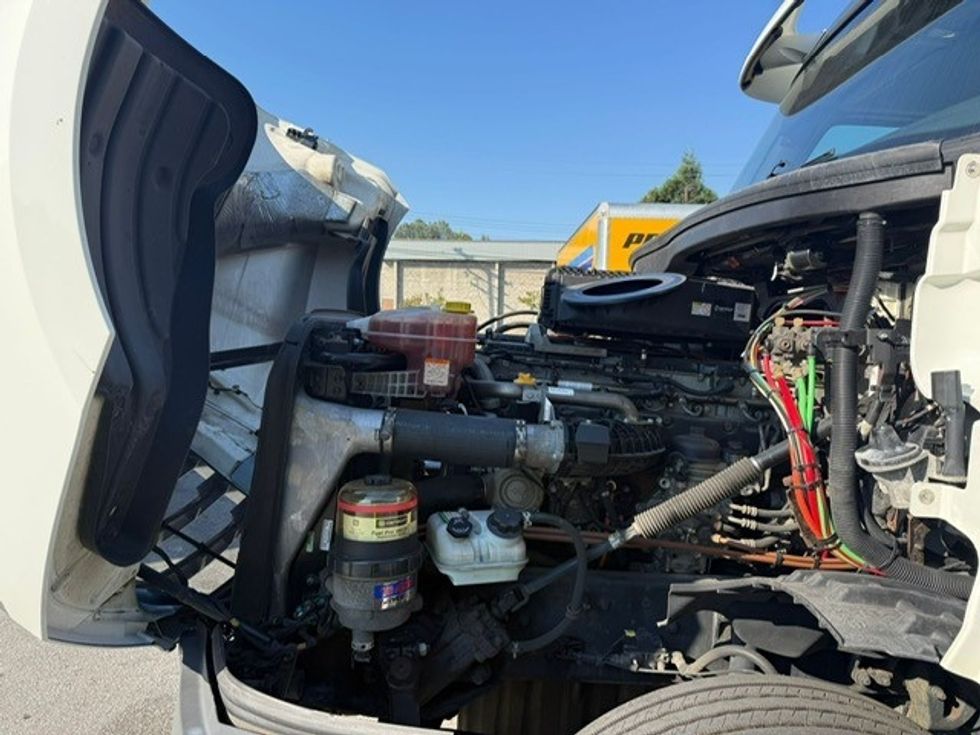 Day Cab Tractor-Heavy Duty Tractors-Freightliner-2019-T12664ST-Surrey-BC-319,582\n\t\tkm-$ 77,000 - Image 15