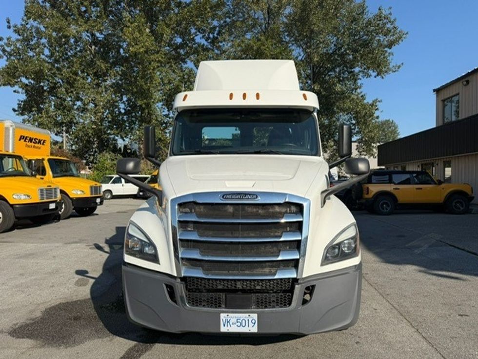Day Cab Tractor-Heavy Duty Tractors-Freightliner-2019-T12664ST-Surrey-BC-319,582\n\t\tkm-$ 77,000 - Image 2