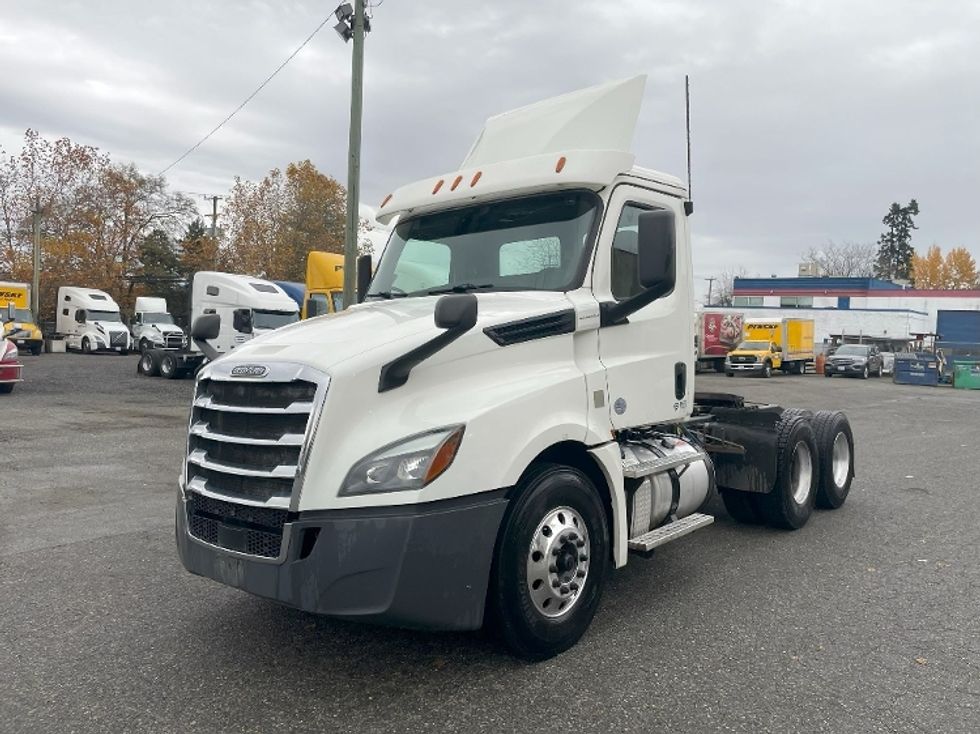 Day Cab Tractor-Heavy Duty Tractors-Freightliner-2019-T12664ST-Surrey-BC-319,582\n\t\tkm-$ 77,000 - Image 3