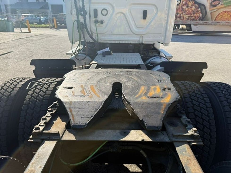 Day Cab Tractor-Heavy Duty Tractors-Freightliner-2019-T12664ST-Surrey-BC-319,582\n\t\tkm-$ 77,000 - Image 6