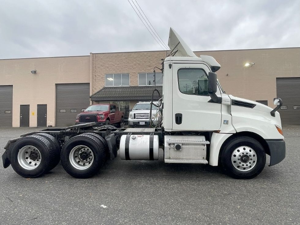 Day Cab Tractor-Heavy Duty Tractors-Freightliner-2019-T12664ST-Surrey-BC-319,582\n\t\tkm-$ 77,000 - Image 8