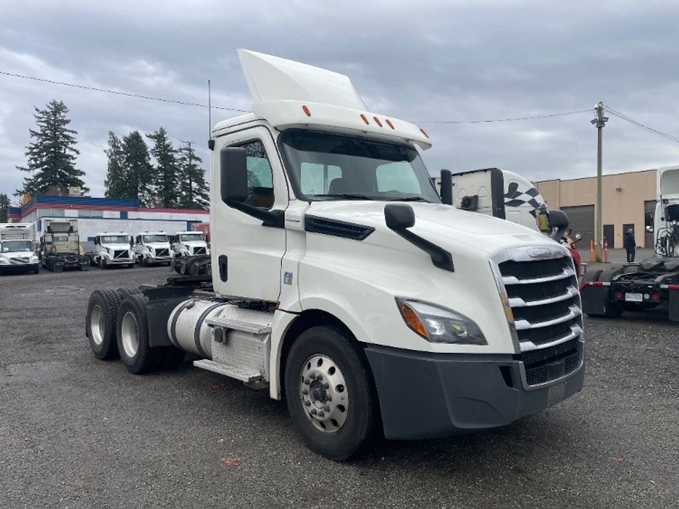 Day Cab Tractor-Heavy Duty Tractors-Freightliner-2019-T12664ST-Surrey-BC-361,721\n\t\tkm-$ 75,250 - Image 1
