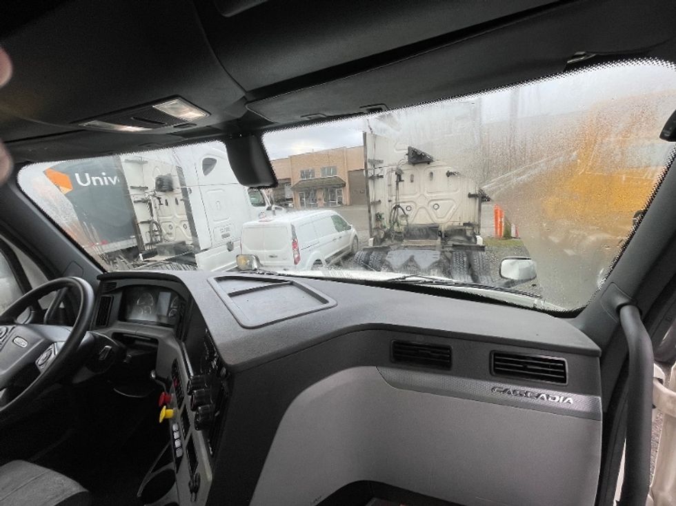 Day Cab Tractor-Heavy Duty Tractors-Freightliner-2019-T12664ST-Surrey-BC-361,721\n\t\tkm-$ 75,250 - Image 12