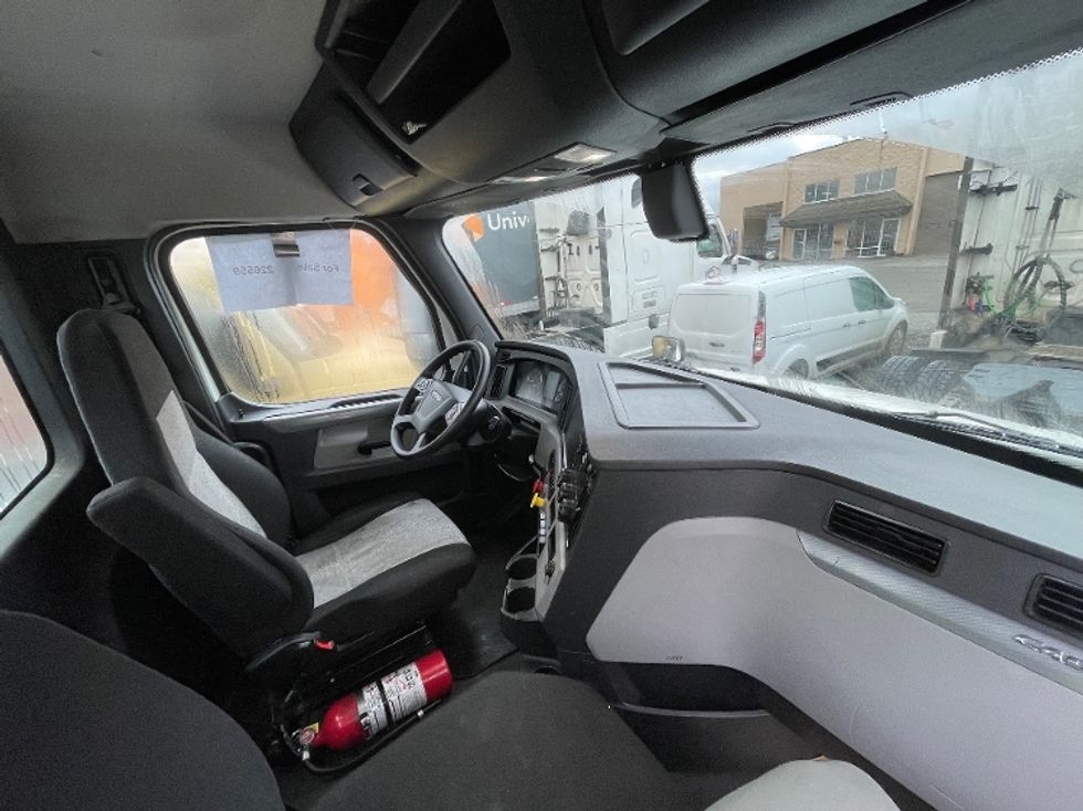 Day Cab Tractor-Heavy Duty Tractors-Freightliner-2019-T12664ST-Surrey-BC-361,721\n\t\tkm-$ 75,250 - Image 13