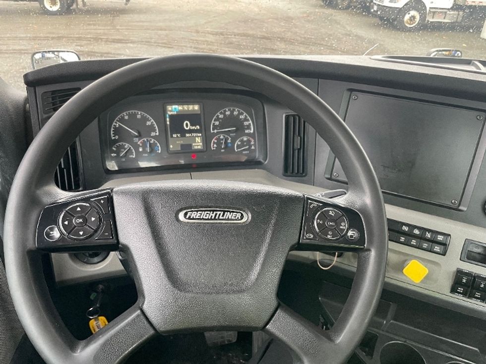 Day Cab Tractor-Heavy Duty Tractors-Freightliner-2019-T12664ST-Surrey-BC-361,721\n\t\tkm-$ 75,250 - Image 15