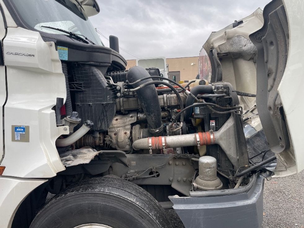 Day Cab Tractor-Heavy Duty Tractors-Freightliner-2019-T12664ST-Surrey-BC-361,721\n\t\tkm-$ 75,250 - Image 16