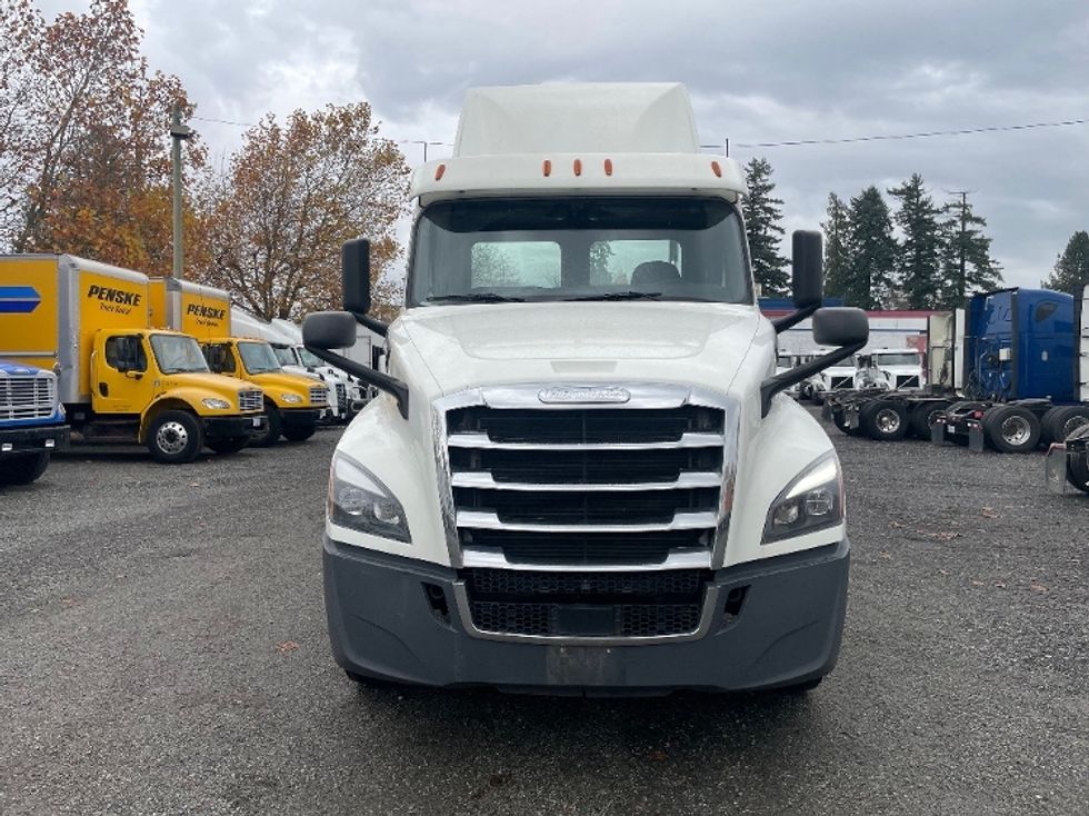 Day Cab Tractor-Heavy Duty Tractors-Freightliner-2019-T12664ST-Surrey-BC-361,721\n\t\tkm-$ 75,250 - Image 2