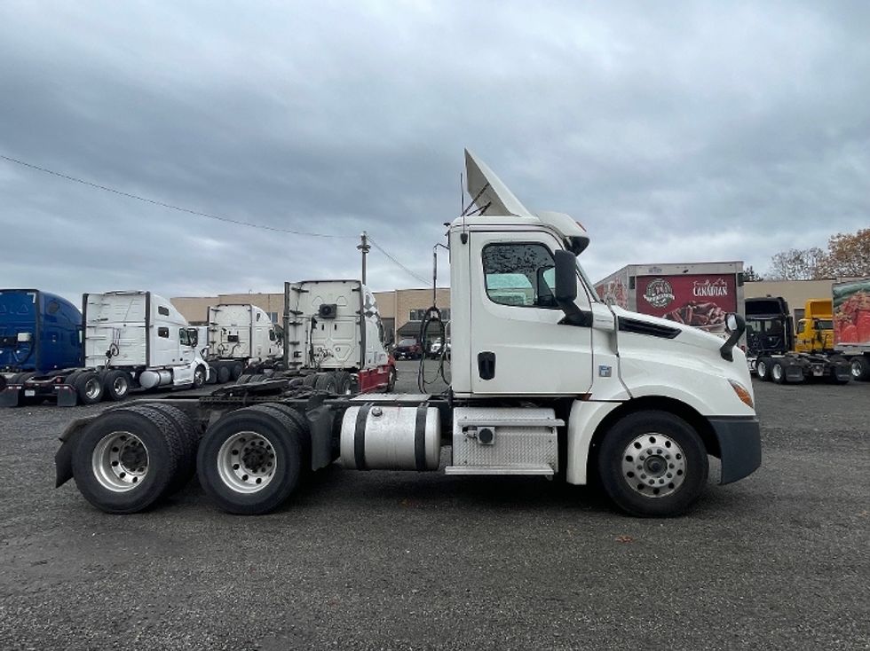 Day Cab Tractor-Heavy Duty Tractors-Freightliner-2019-T12664ST-Surrey-BC-361,721\n\t\tkm-$ 75,250 - Image 8