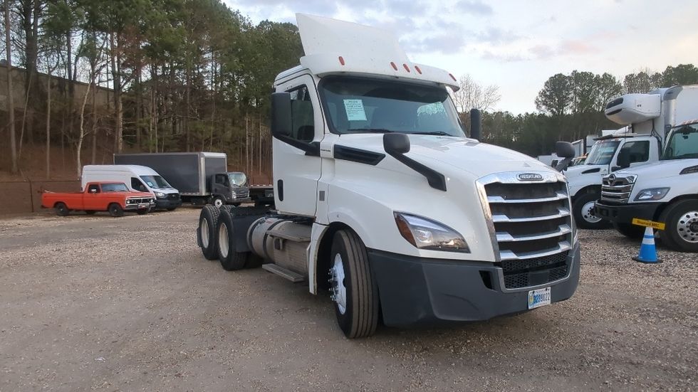 Day Cab Tractor-Heavy Duty Tractors-Freightliner-2019-T12664ST-Suwanee-GA-359,760\n\t\tmiles-$ 45,500 - Image 1