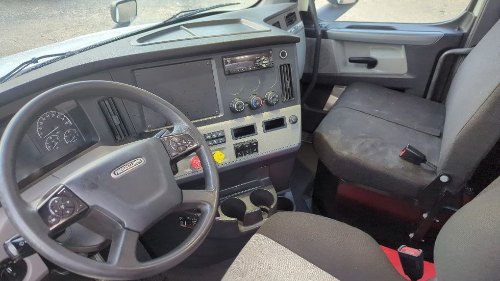 Day Cab Tractor-Heavy Duty Tractors-Freightliner-2019-T12664ST-Suwanee-GA-359,760\n\t\tmiles-$ 45,500 - Image 10