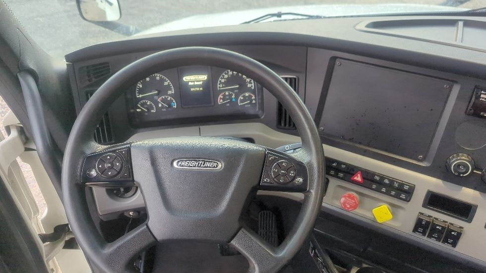 Day Cab Tractor-Heavy Duty Tractors-Freightliner-2019-T12664ST-Suwanee-GA-359,760\n\t\tmiles-$ 45,500 - Image 11