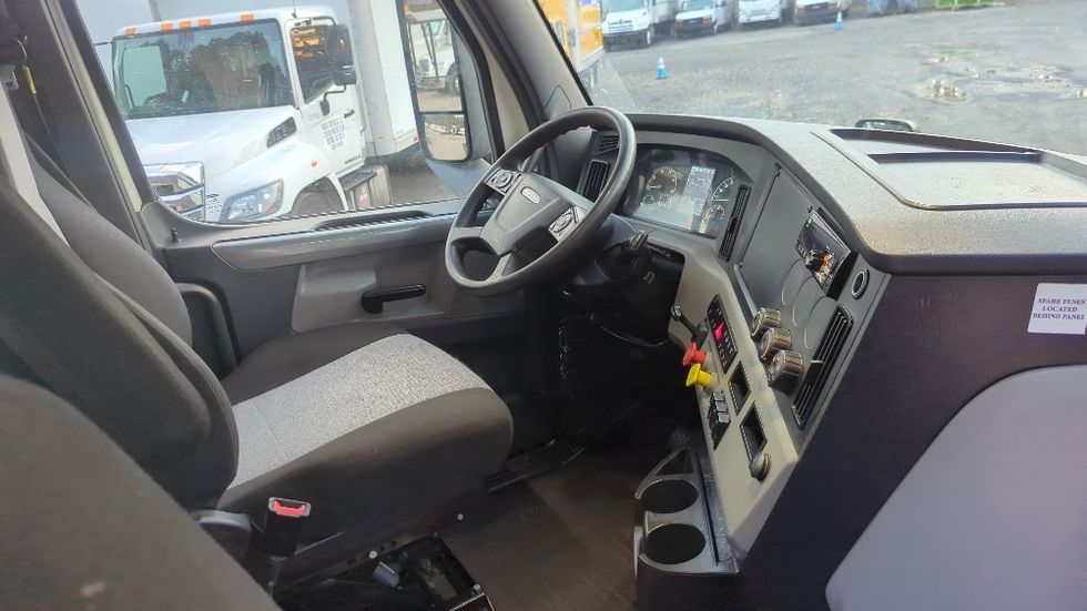 Day Cab Tractor-Heavy Duty Tractors-Freightliner-2019-T12664ST-Suwanee-GA-359,760\n\t\tmiles-$ 45,500 - Image 14