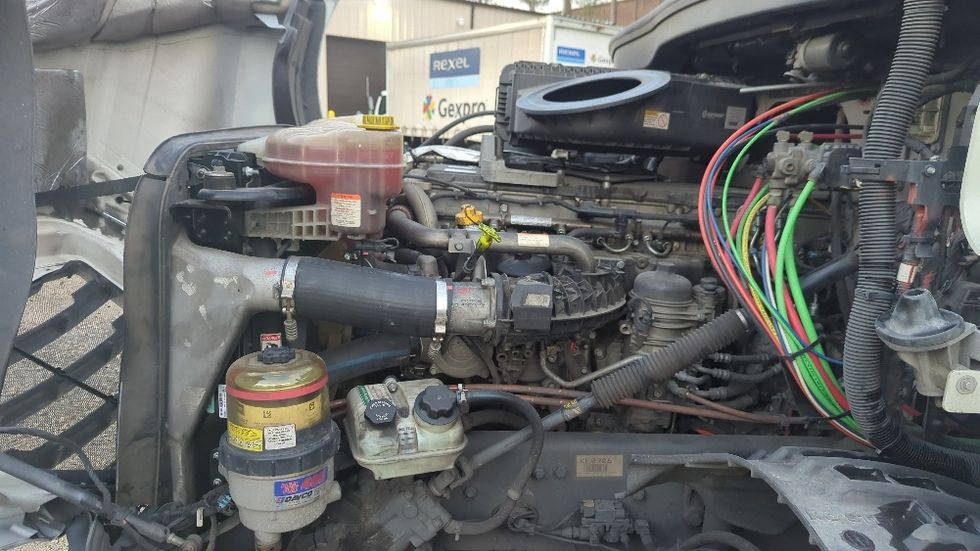 Day Cab Tractor-Heavy Duty Tractors-Freightliner-2019-T12664ST-Suwanee-GA-359,760\n\t\tmiles-$ 45,500 - Image 16