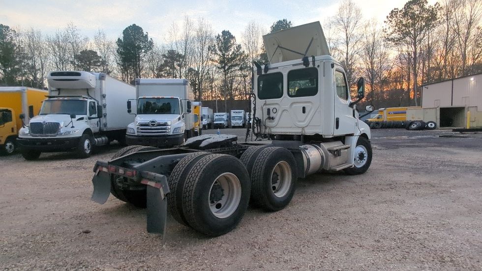 Day Cab Tractor-Heavy Duty Tractors-Freightliner-2019-T12664ST-Suwanee-GA-359,760\n\t\tmiles-$ 45,500 - Image 7