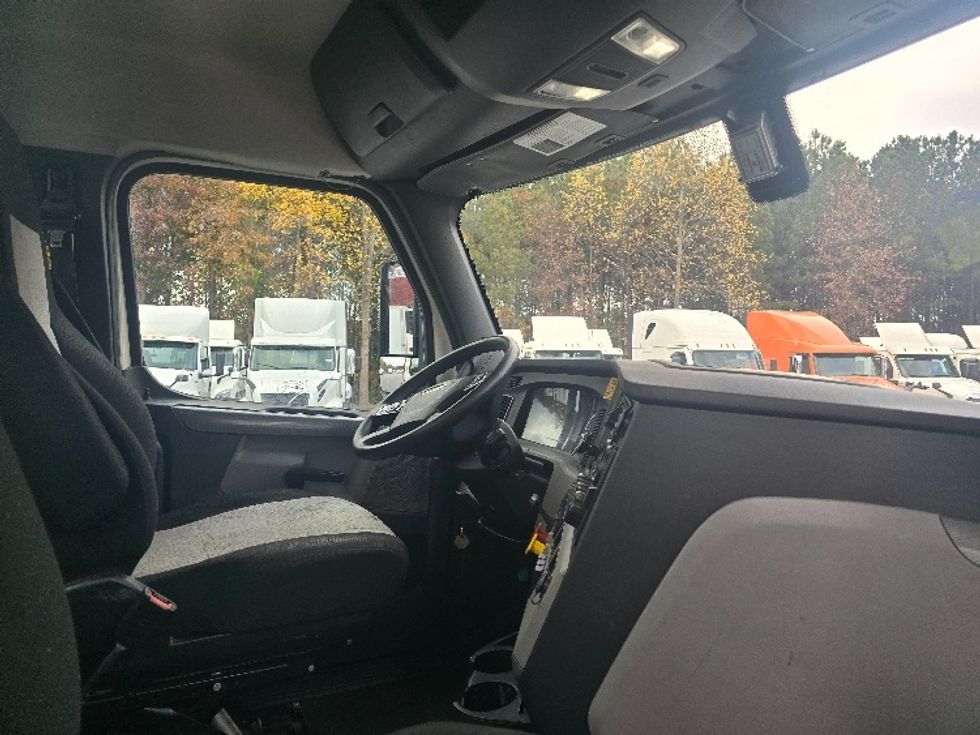 Day Cab Tractor-Heavy Duty Tractors-Freightliner-2019-T12664ST-Suwanee-GA-448,300\n\t\tmiles-$ 42,500 - Image 14