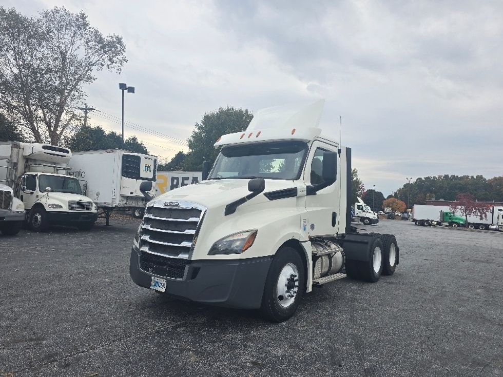 Day Cab Tractor-Heavy Duty Tractors-Freightliner-2019-T12664ST-Suwanee-GA-448,300\n\t\tmiles-$ 42,500 - Image 3