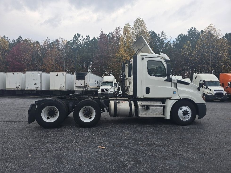 Day Cab Tractor-Heavy Duty Tractors-Freightliner-2019-T12664ST-Suwanee-GA-448,300\n\t\tmiles-$ 42,500 - Image 8