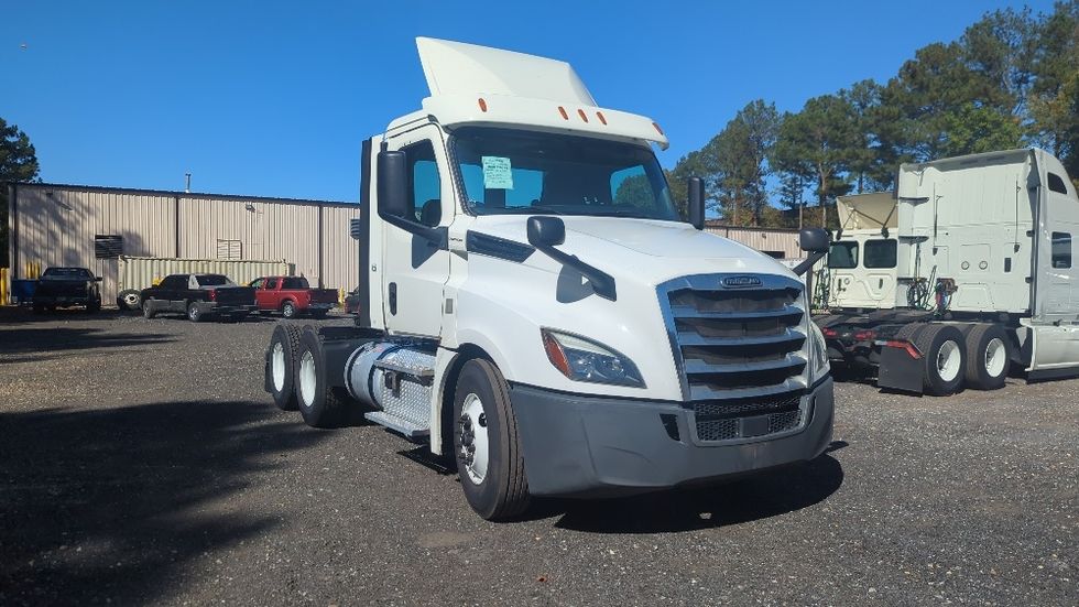 Day Cab Tractor-Heavy Duty Tractors-Freightliner-2019-T12664ST-Suwanee-GA-453,450\n\t\tmiles-$ 42,250 - Image 1