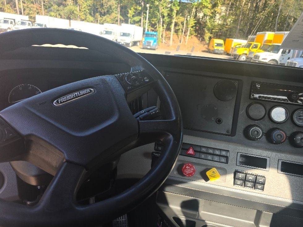 Day Cab Tractor-Heavy Duty Tractors-Freightliner-2019-T12664ST-Suwanee-GA-453,450\n\t\tmiles-$ 42,250 - Image 11
