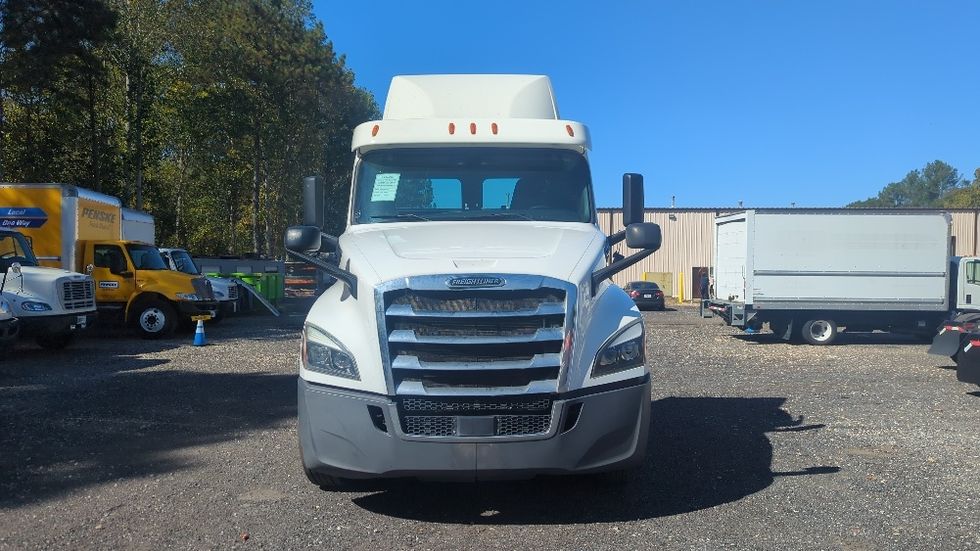 Day Cab Tractor-Heavy Duty Tractors-Freightliner-2019-T12664ST-Suwanee-GA-453,450\n\t\tmiles-$ 42,250 - Image 2