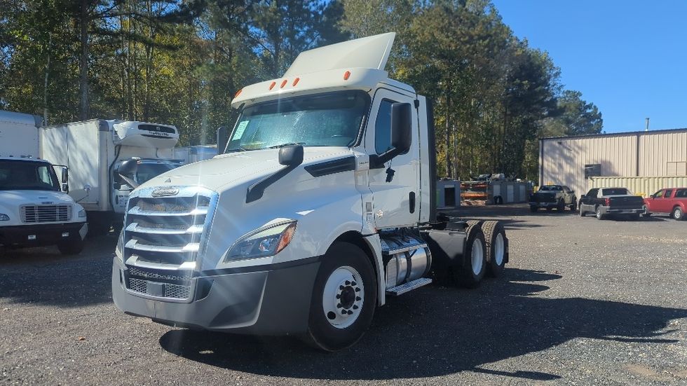 Day Cab Tractor-Heavy Duty Tractors-Freightliner-2019-T12664ST-Suwanee-GA-453,450\n\t\tmiles-$ 42,250 - Image 3