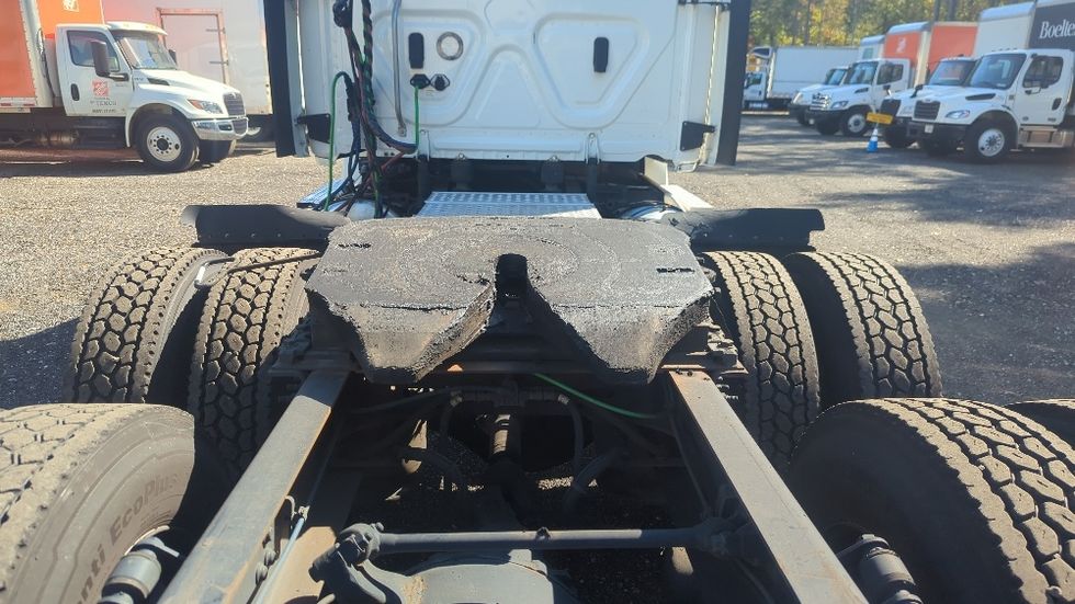 Day Cab Tractor-Heavy Duty Tractors-Freightliner-2019-T12664ST-Suwanee-GA-453,450\n\t\tmiles-$ 42,250 - Image 6