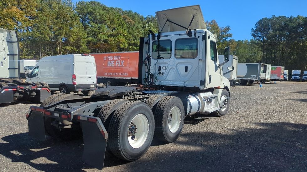 Day Cab Tractor-Heavy Duty Tractors-Freightliner-2019-T12664ST-Suwanee-GA-453,450\n\t\tmiles-$ 42,250 - Image 7