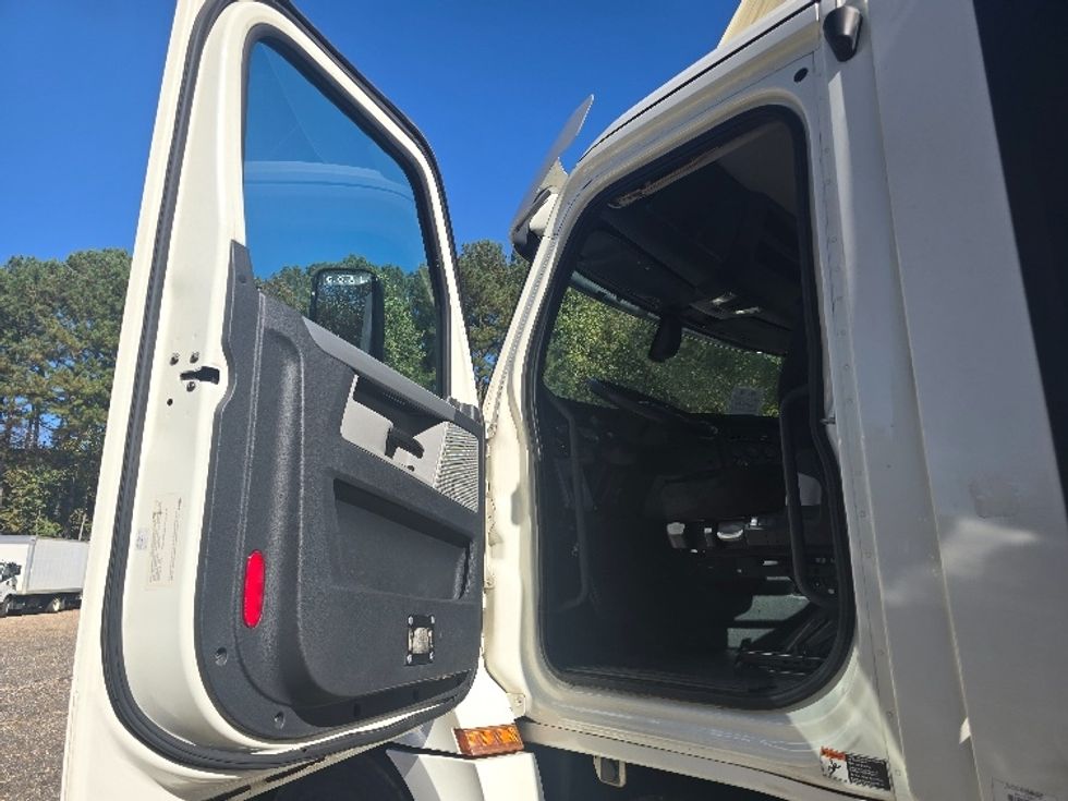 Day Cab Tractor-Heavy Duty Tractors-Freightliner-2019-T12664ST-Suwanee-GA-453,450\n\t\tmiles-$ 42,250 - Image 9