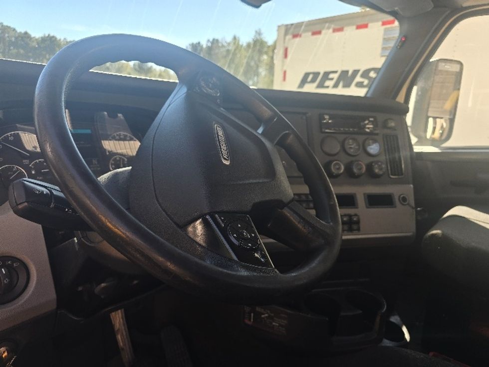 Day Cab Tractor-Heavy Duty Tractors-Freightliner-2019-T12664ST-Suwanee-GA-470,847\n\t\tmiles-$ 41,250 - Image 10