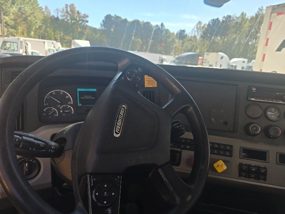 Day Cab Tractor-Heavy Duty Tractors-Freightliner-2019-T12664ST-Suwanee-GA-470,847\n\t\tmiles-$ 41,250 - Image 11