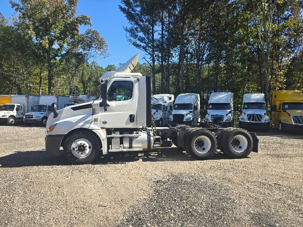 Day Cab Tractor-Heavy Duty Tractors-Freightliner-2019-T12664ST-Suwanee-GA-470,847\n\t\tmiles-$ 41,250 - Image 4