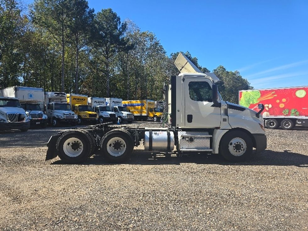 Day Cab Tractor-Heavy Duty Tractors-Freightliner-2019-T12664ST-Suwanee-GA-470,847\n\t\tmiles-$ 41,250 - Image 8